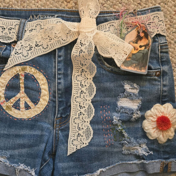 Upcycled Handmade Jean, Denim Cut-off Shorts‎ Embellished floral lace Size 6 AEO - Picture 7 of 8
